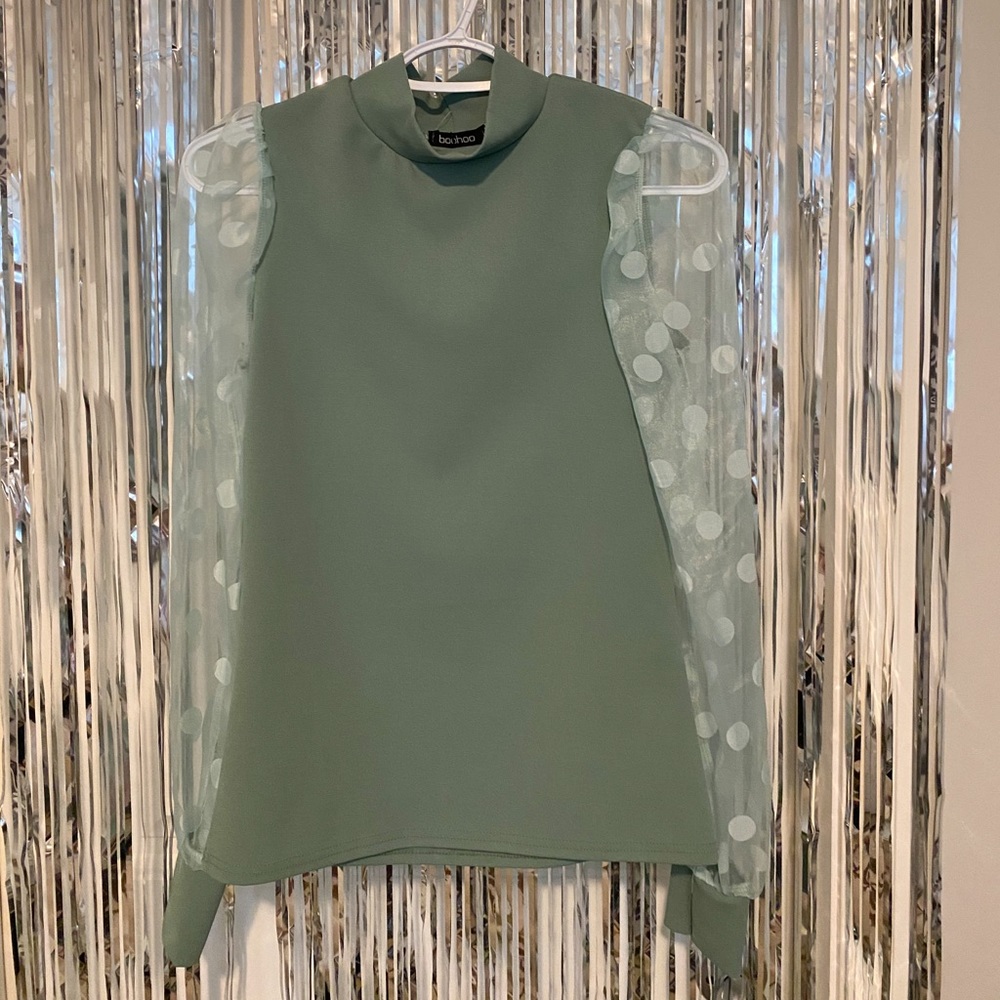 Boohoo sage green polka dot sleeve top! Tags on!